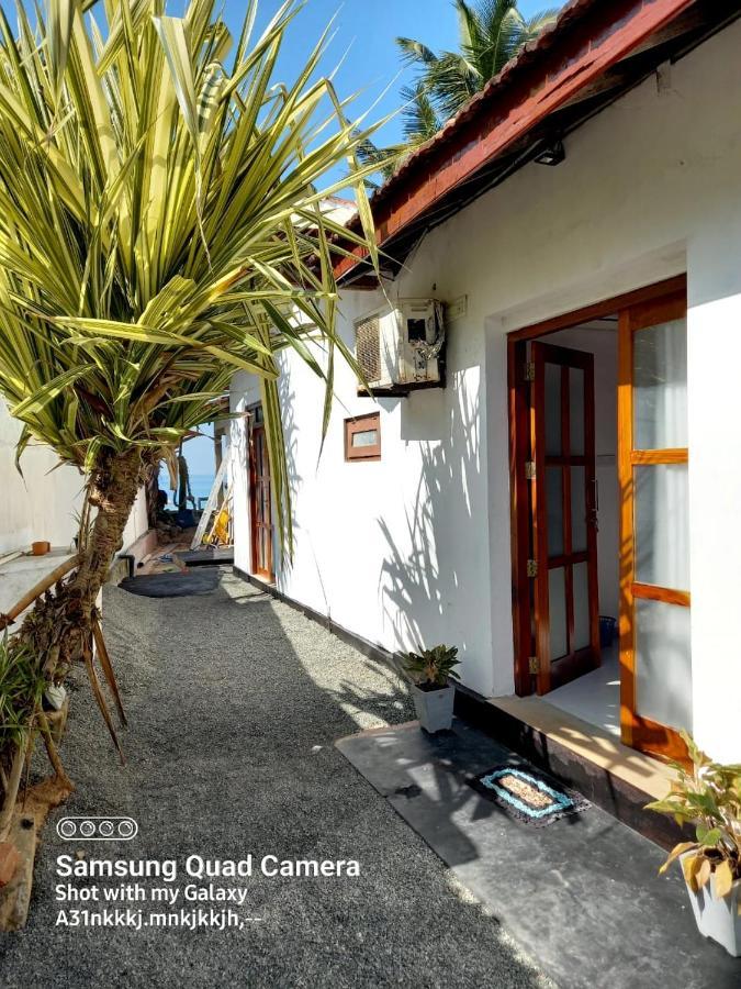 La-Vira Beach Villa Hikkaduwa Bagian luar foto