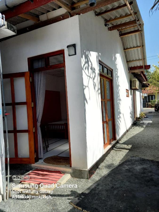 La-Vira Beach Villa Hikkaduwa Bagian luar foto