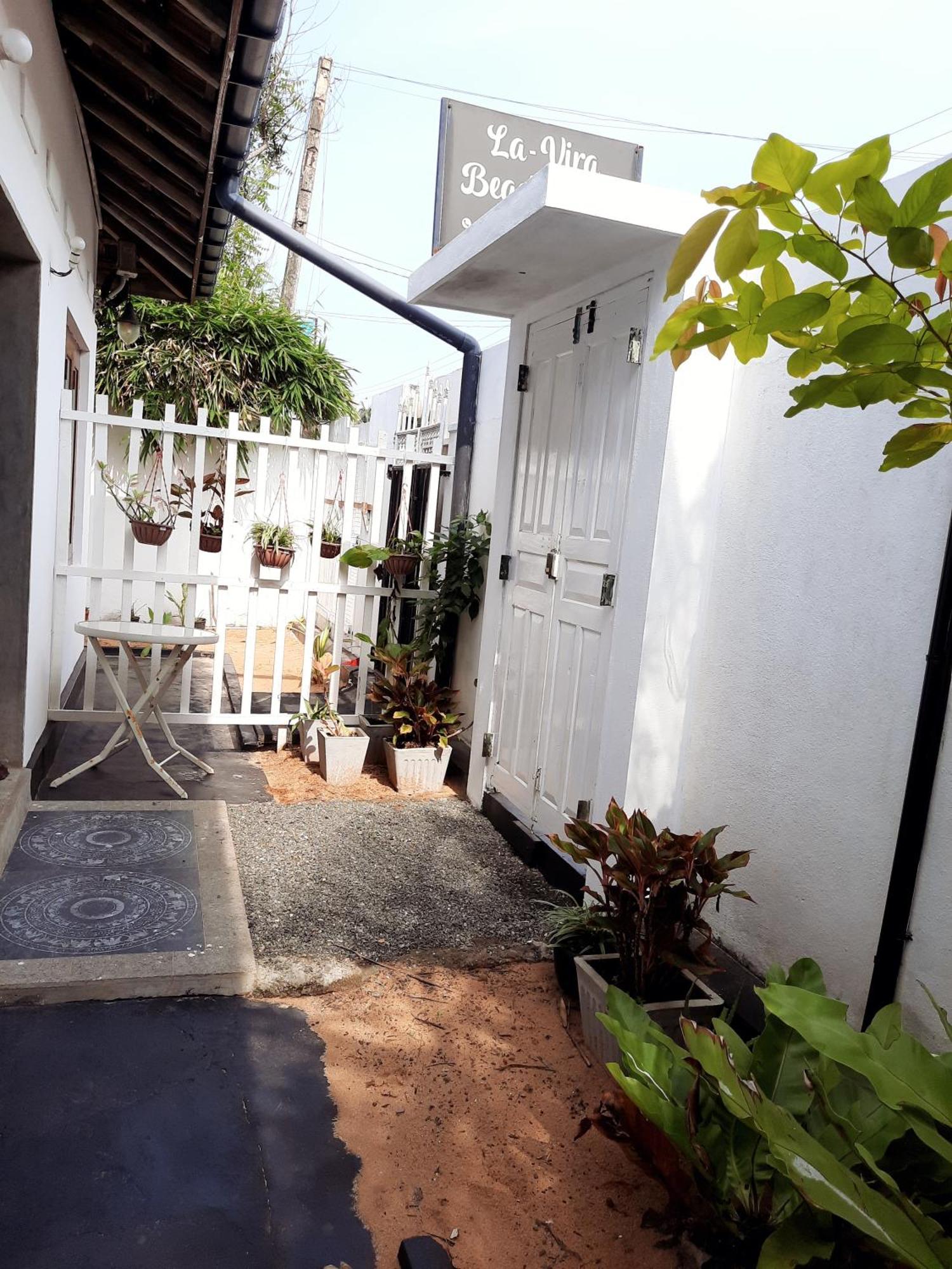 La-Vira Beach Villa Hikkaduwa Ruang foto