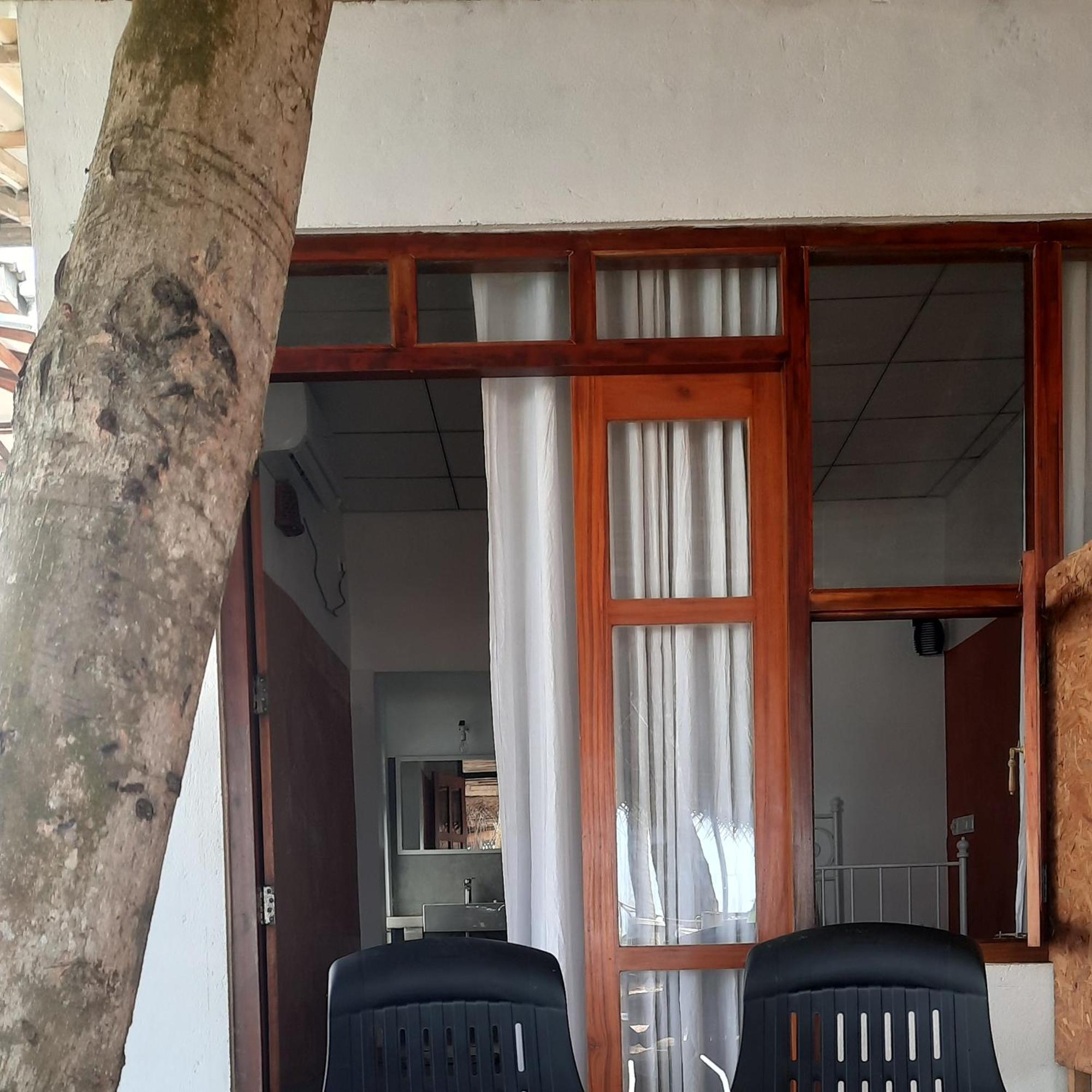 La-Vira Beach Villa Hikkaduwa Ruang foto
