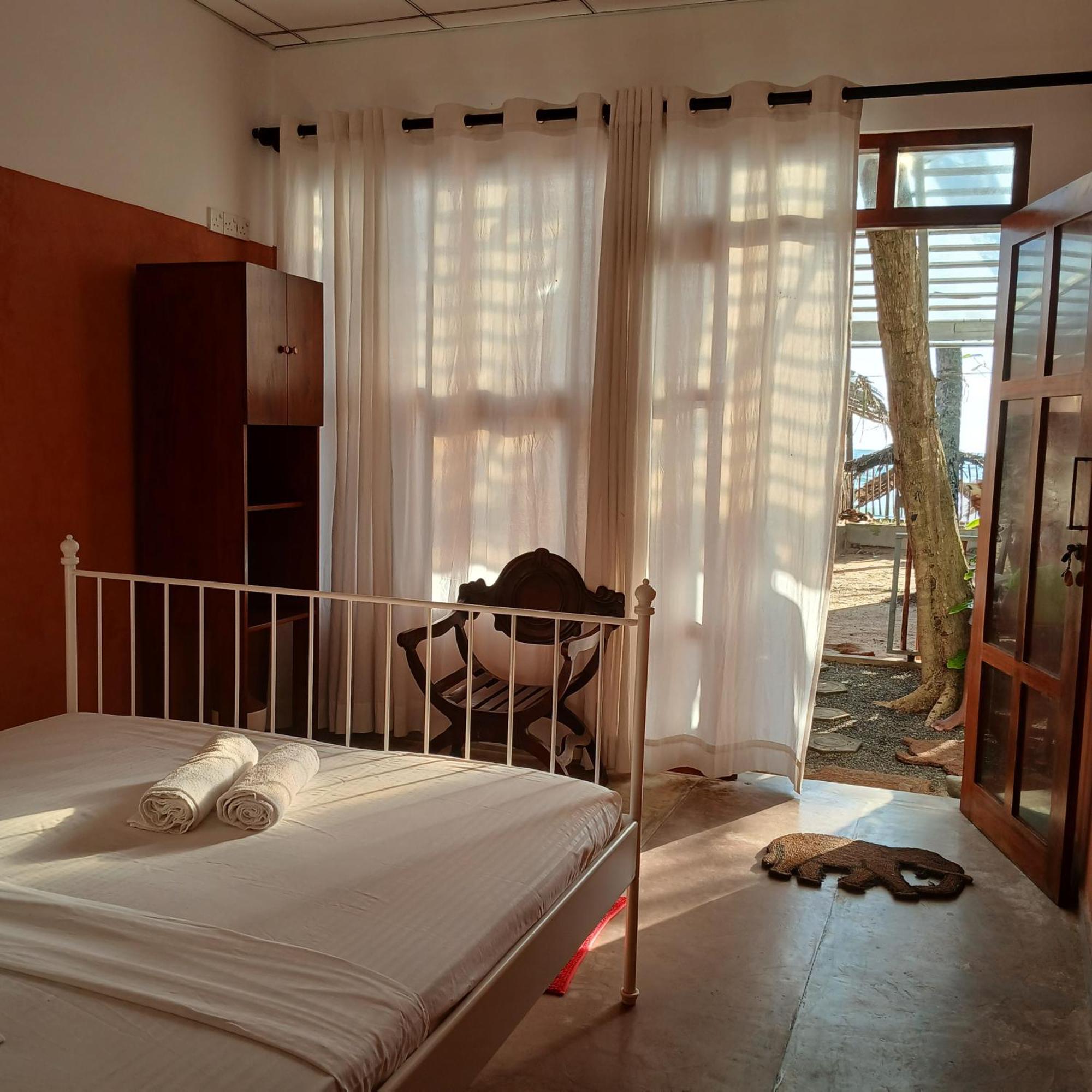 La-Vira Beach Villa Hikkaduwa Bagian luar foto