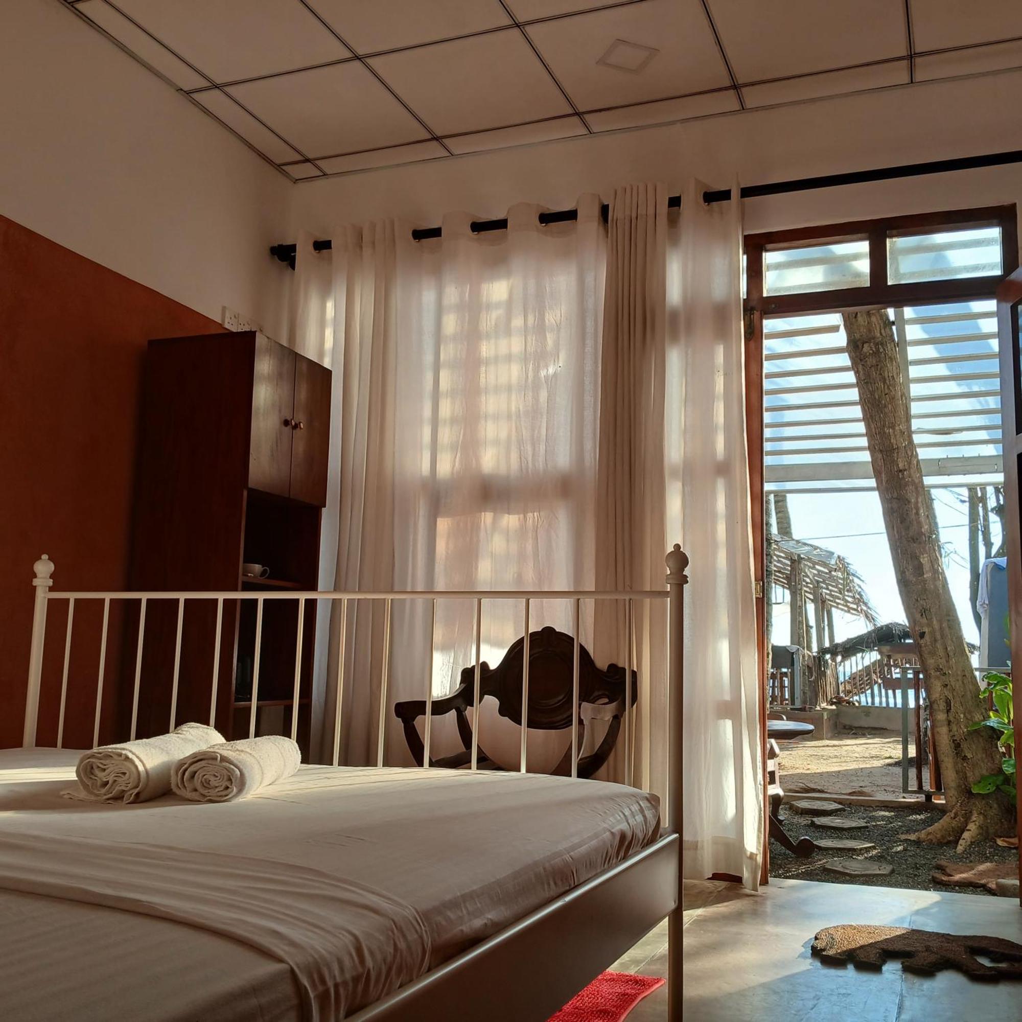 La-Vira Beach Villa Hikkaduwa Bagian luar foto